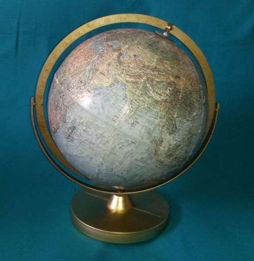 OLD READER'S DIGEST WORLD GLOBE, SHOWING RHODESIA ETC.