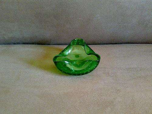GREEN MURANO ASHTRAY WITH CONTROLLED BUBBLES