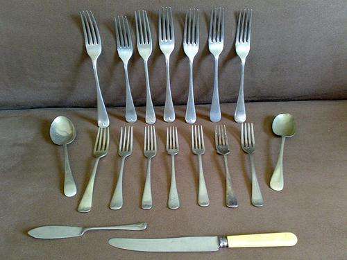 LARGE LOT OF ASSORTED CUTLERY