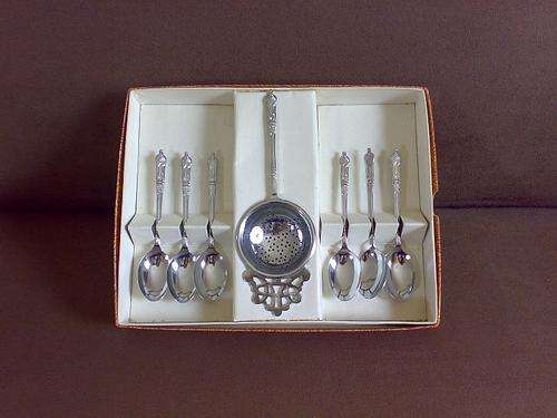 SET OF 6 APOSTLE SPOONS & TEA STRAINER IN BOX
