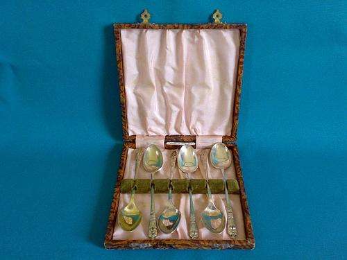 SET OF 6 E.P.N.S. APOSTLE SPOONS IN CASE>>>UNUSUAL DESIGN