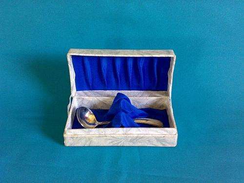BEAUTIFUL E.P.N.S SUGAR/ JAM SPOON IN ORIGINAL CASE