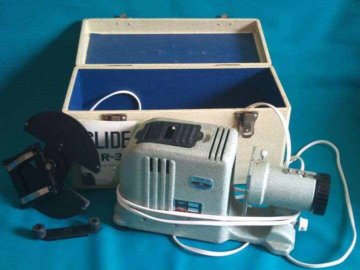 ROMANSLIDE R-35 PROJECTOR IN CASE
