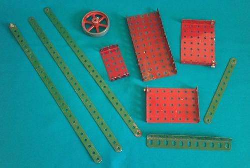 LOT OF 10 ASSORTED MECCANO ITEMS
