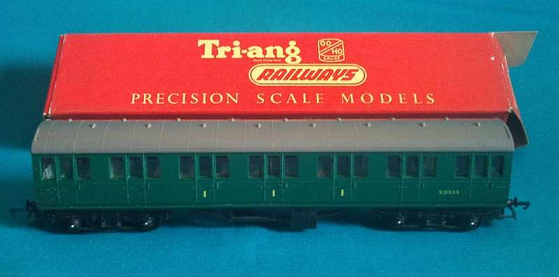 TRI-ANG B.R. SUBURBAN COMPOSITE COACH IN BOX - HO-SCALE