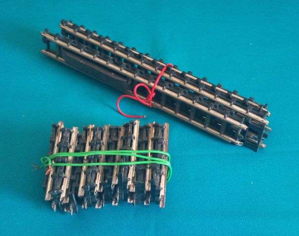 20 ASSORTED TRI-ANG HO-SCALE TRAIN TRACKS