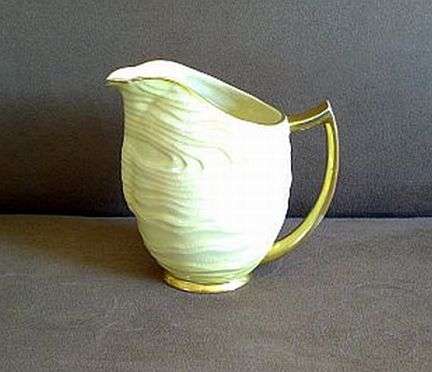 LOVELY CARLTON WARE JUG >>>GOLDEN DETAIL