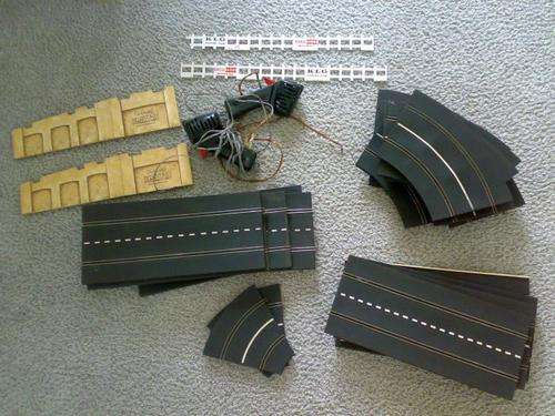 LOT OF TRIANG SCALEXTRIC ITEMS