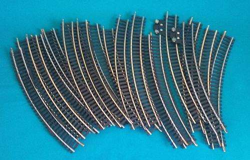 20 LIMA HO-SCALE TRAIN TRACKS