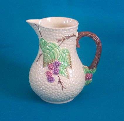 BEAUTIFUL WADE "BRAMBLE" JUG>>>LOVELY DETAIL