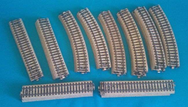 LOT OF 25 MARKLIN TRAIN TRACKS