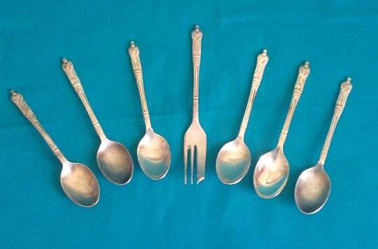 6 X E.P.N.S APOSTLE TEA SPOONS + CAKE FORK