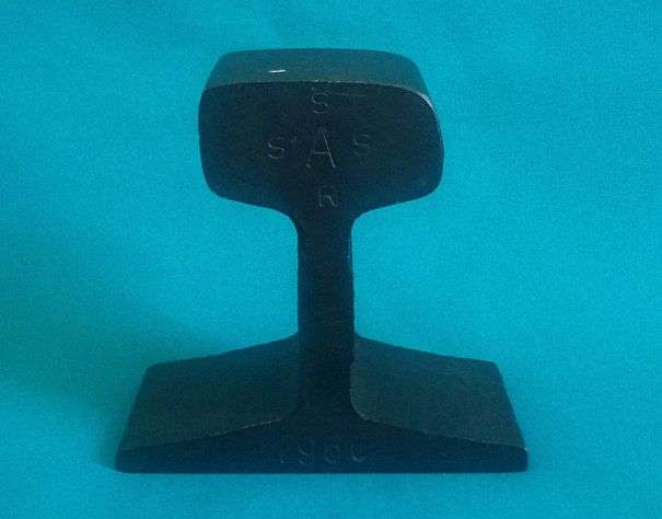 OLD SAR/ SAS HEAVY METAL PAPERWEIGHT, 1960