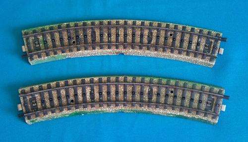 2 TIN PLATE MARKLIN TRAIN TRACKS