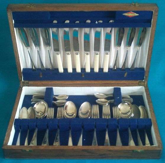 MAGNIFICENT 54 PIECE "SIPELIA" CUTLERY SET IN WOODEN OAK CASE