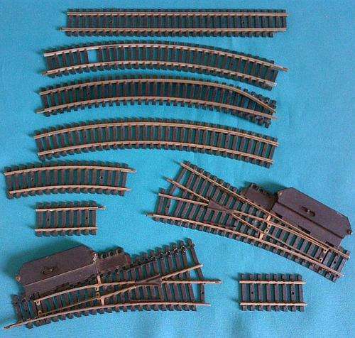 9 LIMA TRAIN TRACKS- HO SCALE