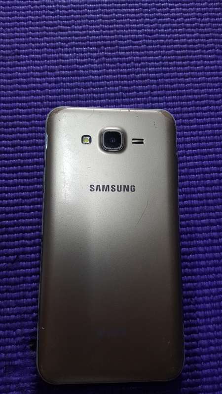 Samsung J7