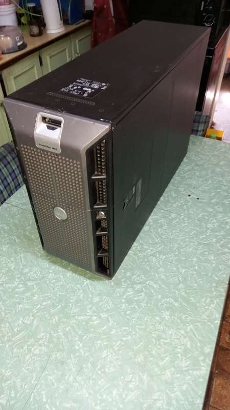 DELL PowerEdge 1900 Server