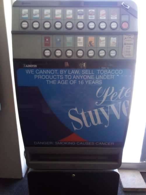 CIGARETTE VENDING MACHINE - PLEASE READ DESCRIPTION