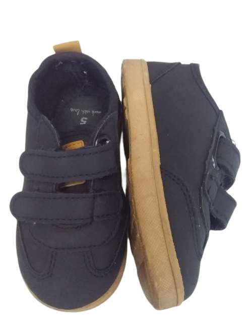 Boys Shoes size 5
