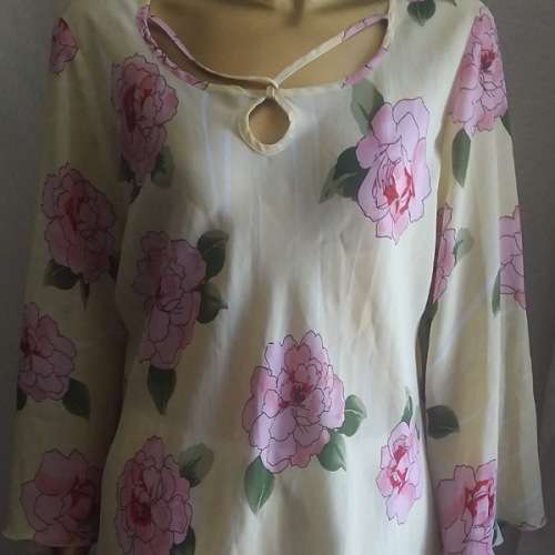 Floral Top size 22