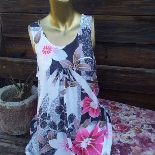 Floral Top size Medium