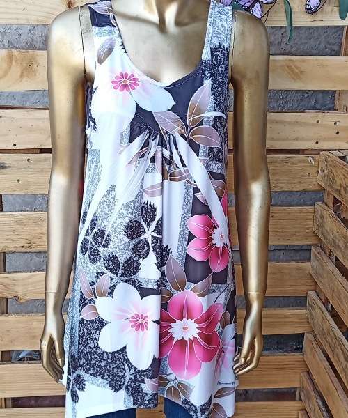 Floral Top size Medium