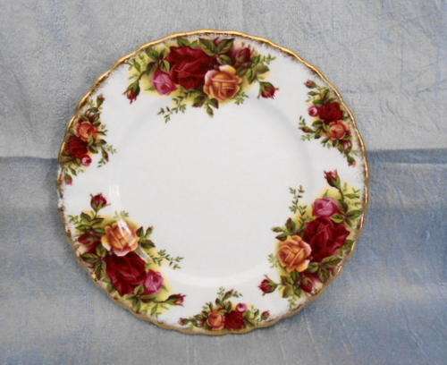 ROYAL ALBERT "OLD COUNTRY ROSES" TEA PLATE