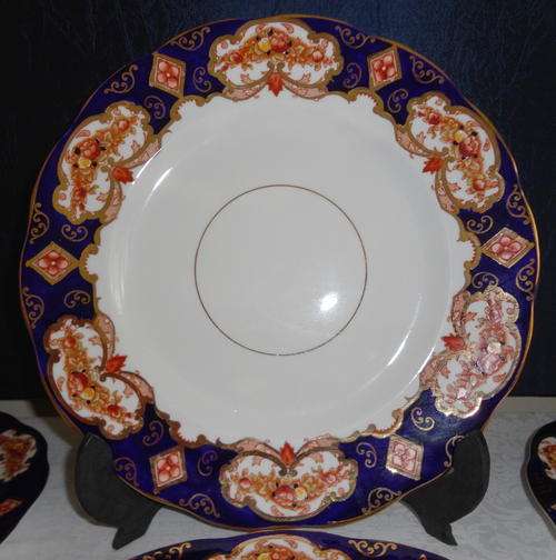 ROYAL ALBERT "HEIRLOOM" LARGE DINNER PLATE