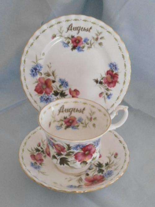 ROYAL ALBERT "FLOWER OF THE MONTH" TRIO "POPPY" AUGUST