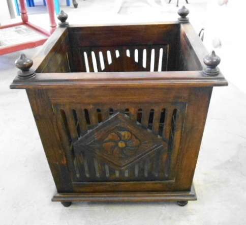 VINTAGE WOODEN PLANT BOX