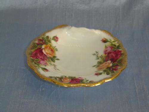 ROYAL ALBERT "OLD COUNTRY ROSES" SHELL SHAPED LITTLE DISH