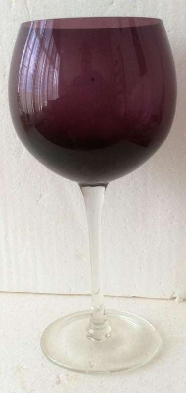 BREATHTAKING AMETHYST COLOUR LONG-STEMMED GOBLET VASE