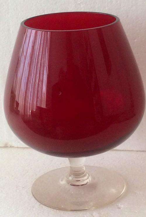 BREATHTAKING PIGEON BLOOD RED COLOUR GOBLET VASE