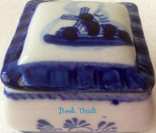 Awesome Square Delft-style Trinket Holder with Lid!