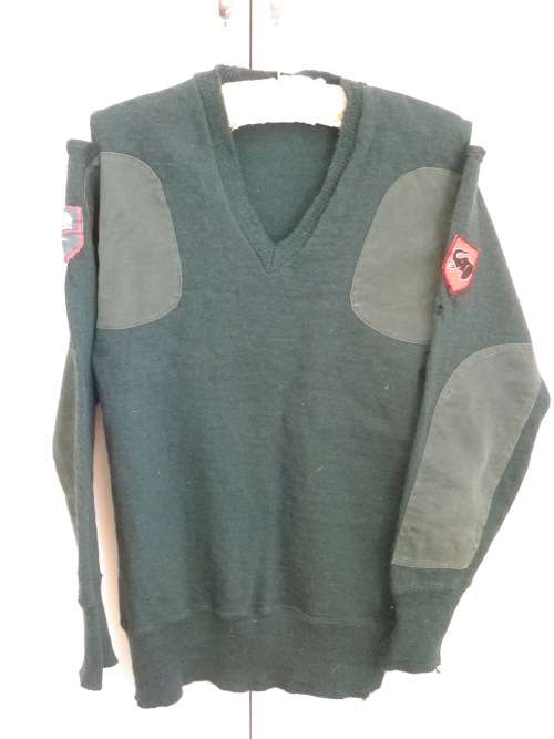 RHODESIAN ARMY-  "WINTEX" - BOTTLE GREEN JERSEY WITH PADDING + SHOULDER PATCHES  -UDI PERIOD,