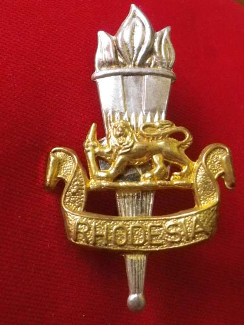RHODESIAN ARMY EDUCATIONAL CORPS BI METAL CAP + FACING PAIR ANODISED COLLAR  BADGES- UDI PERIOD