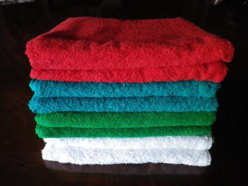 SALE SALE  - GLODINA BLACK LABEL BATH TOWELS  - 70 cm X  126 cm  -  CHOICE OF 4 COLOURS
