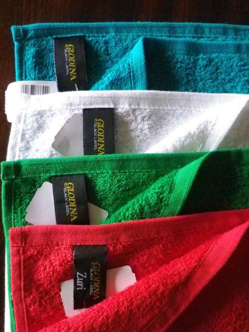 SALE SALE  - GLODINA BLACK LABEL BATH TOWELS  - 70 cm X  126 cm  -  CHOICE OF 4 COLOURS