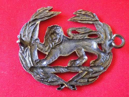 RHODESIAN ARMY - WO2 BLACK ANODISED WRIST BADGE - UDI PERIOD - 1 LUG BENT 1 CUT HALFWAY