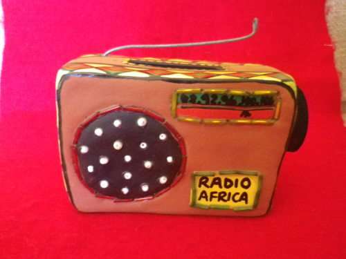 TOWNSHIP ART - SUNBAKED CLAY RADIO (MONEY BOX) APPROX WIDTH 100mm X HEIGHT 70mm DEPTH 45mm