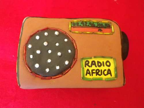 TOWNSHIP ART - SUNBAKED CLAY RADIO (MONEY BOX) APPROX WIDTH 100mm X HEIGHT 70mm DEPTH 45mm