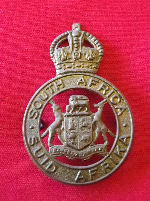 3776 - SA INSTRUCTIONAL CORPS. GILDING METAL CAP BADGE PRE 1952 OWEN 883