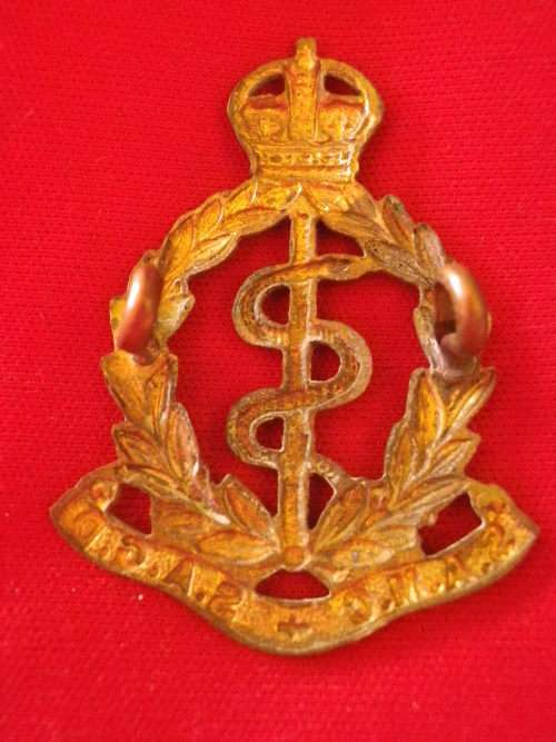 3780 - SA MEDICAL CORPS. GILDING METAL CAP BADGE 1926-58 OWEN 1575