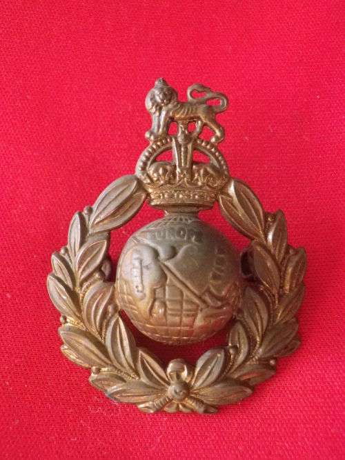 3827- GREAT BRITAIN - ROYAL MARINES BRASS AP BADGE - POST 1923 - MINOR TARNISH