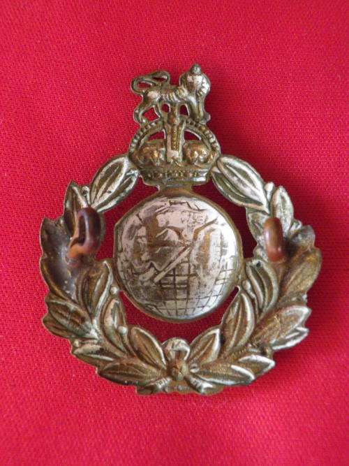 3827- GREAT BRITAIN - ROYAL MARINES BRASS AP BADGE - POST 1923 - MINOR TARNISH