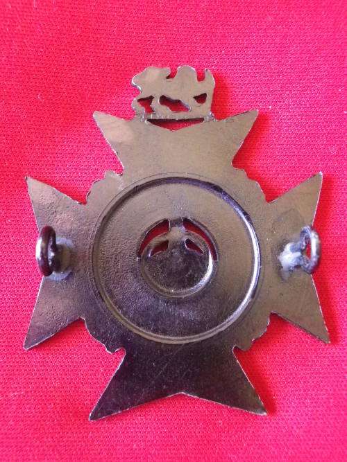 RHODESIA REGT. BLACK ANODISED CAP BADGE 1970-1980    (4201)