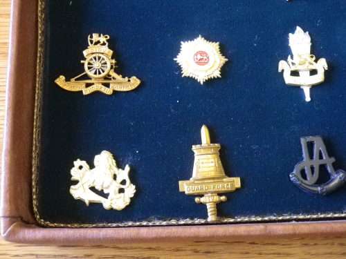 RHODESIA - REUTELER SET OF UDI RHODESIAN ARMED FORCES BADGES IN ORIGINAL LEATHER CASE  (4471)