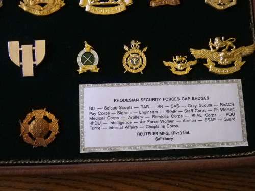 RHODESIA - REUTELER SET OF UDI RHODESIAN ARMED FORCES BADGES IN ORIGINAL LEATHER CASE  (4471)