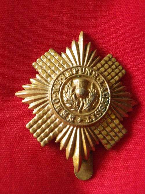 GREAT BRITAIN - SCOTS GUARDS  BRASS  CAP BADGE - HEIGHT APPROX 45.5mm    -  (V93)